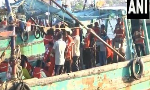 Pilgrims from Rameswaram begin their voyage across the sea to participate in the two-day annual St. Anthony's Church festival (ANI)&nbsp;