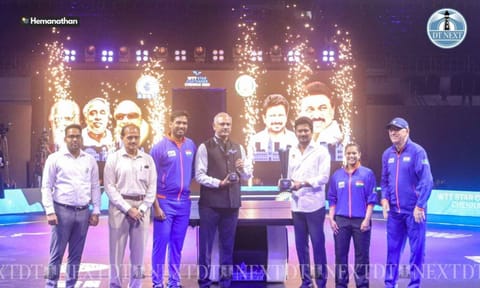 &nbsp;Udhayanidhi Stalin and other dignitaries with the trophy (Image: Hemanathan)