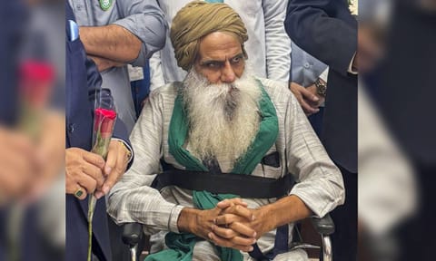 Farmer leader Jagjit Singh Dallewal being discharged from Park Hospital, in Patiala, Thursday, April 3, 2025 (PTI)&nbsp;