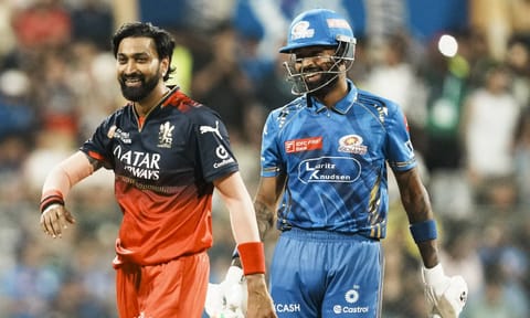 Hardik Pandya and Krunal Pandya during an Indian Premier League (IPL) 2025 cricket match between MI and RCB, at the Wankhede Stadium in Mumbai (PTI)&nbsp;