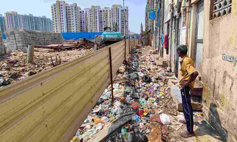 Uncleared domestic waste dumped behind a TNUHDB building in BS Murthy Nagar, Pulianthope