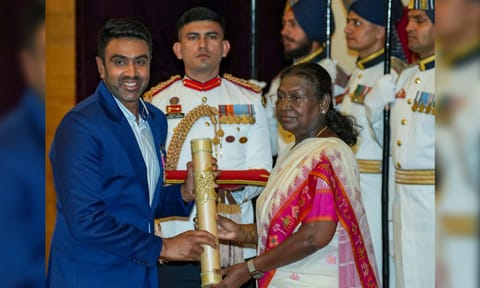President Droupadi Murmu confers the Padma Shri on cricketer Ravichandran Ashwin in the field of Sports during the Civil Investiture Ceremony-I at Rashtrapati Bhavan, in New Delhi, Monday, April 28, 2025 (PTI)&nbsp;