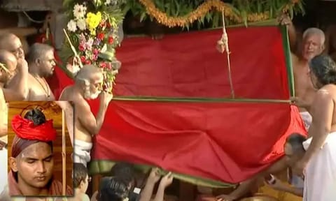 Sri Satya Chandrashekarendra Saraswathi Shankaracharya anointed as the junior pontiff of ancient Kanchi Kamakoti Peetam (Daily Thanthi)