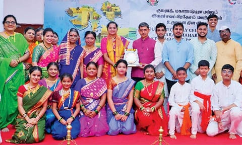 Governor RN Ravi with artistes from Maharashtra, Gujarat, Himachal Pradesh during Statehood celebrations at Raj Bhavan, on Thursday