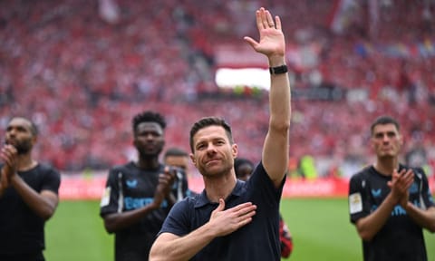 Xabi Alonso gestures to crowd after Leverkusen's final&nbsp;home&nbsp;game