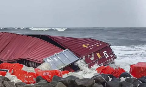 Liberian shipwreck containers wash up on Kerala coast amid oil spill crisis (ANI)&nbsp;