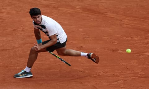 Carlos Alcaraz plays a backward return against Giulio Zeppieri