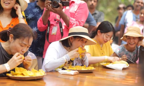 People from different nationalities taking part in the mango-eating contest&nbsp;