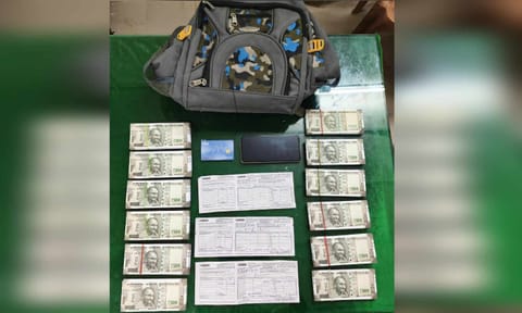 Two held for depositing Rs 2 lakh in counterfeit notes&nbsp;