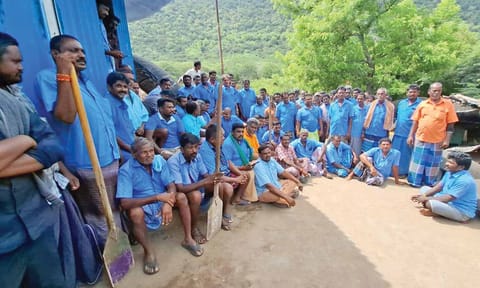 Tourists disappointed as coracle operators protest in Hogenakkal&nbsp;