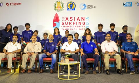 Deputy Chief Minister Udhayanidhi Stain and other officials with Team India during the event&nbsp;&nbsp;