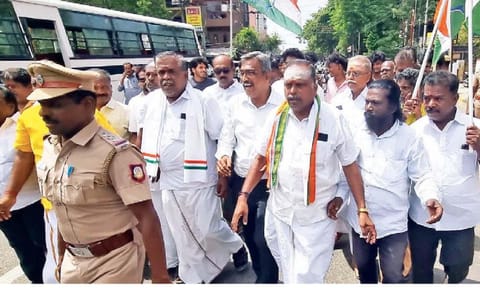 TNCC cadres taking out protest march to Siva's house in Tiruchy on Thursday