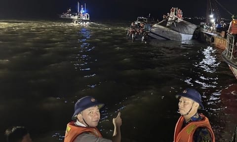 Tourist boat capsizes during thunderstorm in Vietnam, leaving 34 dead; 8 people remain missing (AP)