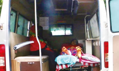 &nbsp;Victim Nargis from Melanelli village in Arakkonam, Ranipet district, arrived in an ambulance to the public grievance&nbsp;