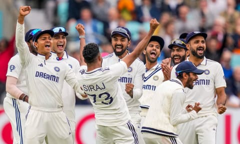 &nbsp;India's Mohammed Siraj celebrates with teammates after taking the wicket of England's Jamie Overton during the fifth day of the fifth Test match between India and England