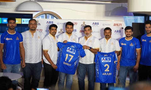 Head coach Sanjeev Baliyan, asst coach Suresh Kumar and players unveil the team jersey&nbsp;