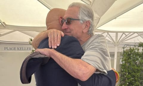 Anupam Kher wishes birthday to Robert De Niro