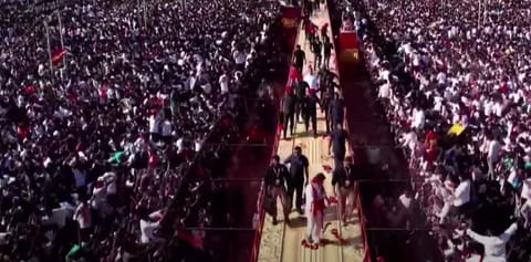 Crowd climb ramp to shake hands with Vijay (Credits: X)