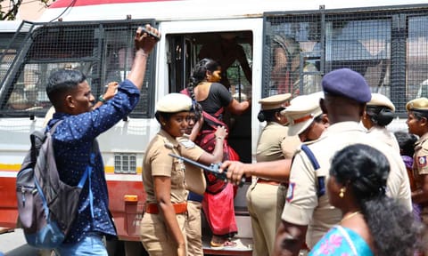 NULM workers from the Royapuram and Thiru Vi Ka Nagar zones gathered at May Day Park in Chintadripet for a general meeting were detained by police (Photo: Justin George)&nbsp;