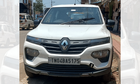 A gang attacked three men and robbed approximately 10 kg of gold