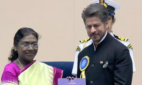 SRK, Vikrant Massey receive Best Actor award (IANS)
