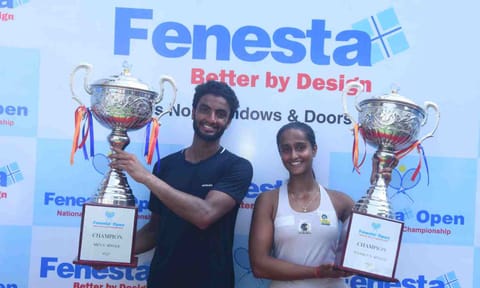 Manish Sureshkumar and Vaishnavi Adkar pose with the trophies&nbsp;
