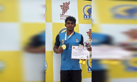 Chennai's Praveen Kumar M J poses with the 400m swimming gold medal&nbsp;&nbsp;