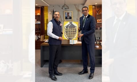 &nbsp;India's High Commissioner to Kenya Adarsh Swaika and Somalia's Ambassador to Kenya Jabril Ibrahim Abdulle (IANS)