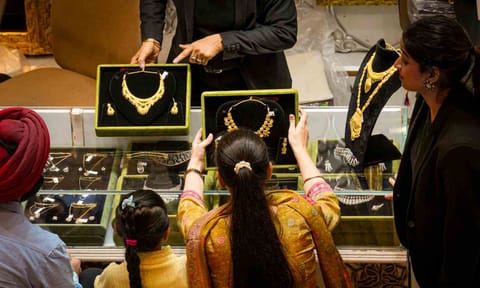 Customers at a jewellery shop on the occasion of the 'Dhanteras' festival, in New Delhi (PTI)&nbsp;