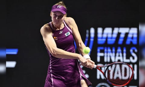 Elena Rybakina returns the ball to Iga Swiatek during the match