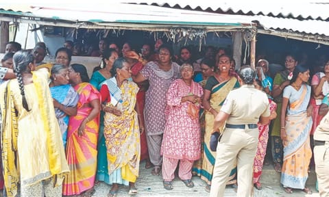 HR&amp;CE Assistant Commissioner Ramani Kanthan and other officials, along with Radhakrishnan, went to the spot and attempted to seal two shops owned by one Chandra Sekar and soon, more than 100 residents assembled in front of the shop and argued with the officials.