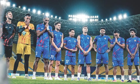 FC Goa players team huddle at the Al -Awwal Park