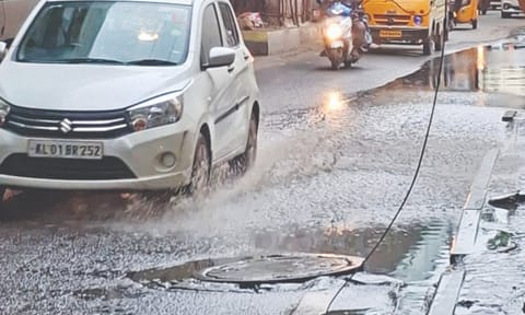 Sewage water splashes on pedestrians when vehicles pass through the Mahalingapuram Main Road