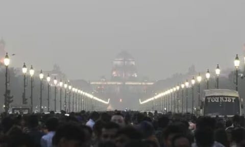A thick layer of smog engulfs Rashtrapati Bhavan in New Delhi on Sunday. (PTI)

