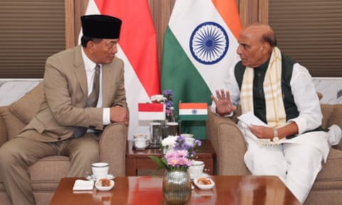 Defence Minister Rajnath Singh and his Indonesian counterpart Sjafrie Sjamsoeddin (IANS)&nbsp;