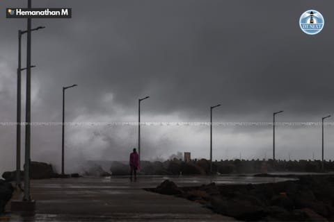 The overcast sky in Chennai on Sunday (Photo: Hemanathan M)