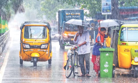 A cleanliness worker continuing her job amid heavy rain in Egmore, (Justin George)&nbsp;