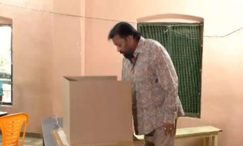 Union Minister Suresh Gopi at a voting booth casting his vote (IANS)&nbsp;