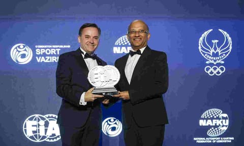 Manuel Avino, Vice President, FIA Europe, presenting the title to Arun Mammen, VC, MD, MRF Ltd&nbsp;