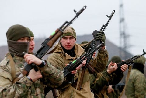 Militants of the self-proclaimed Donetsk People's Republic take part in shooting drills