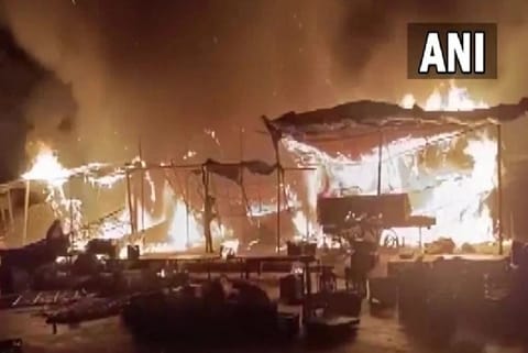 Fire breaks out in Aliganj area of Uttar Pradesh