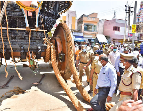 Tiruchy Collector S Sivarasu along with officials inspecting the car and processional streets at Srirangam on Thursday