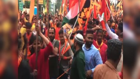 Muslim youths distributing water bottles (Source: ANI)