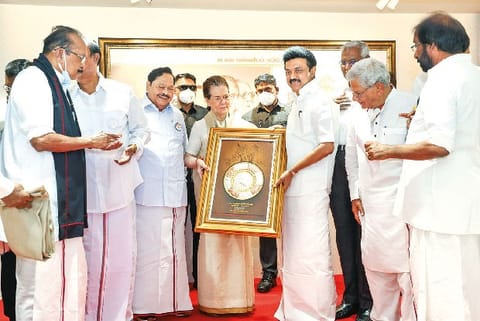 Sonia Gandhi with CM Stalin during the inauguration of DMK?s office Anna-Kalaignar Arivalayam