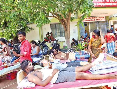 The nursing staff moved 33 patients, including 3 from the ICU, out of the neurology ward where the fire broke out
