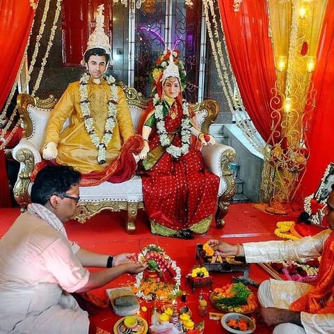 Fans in Kolkata capture netizens' eyes, hold their own version of Ranbir-Alia wedding