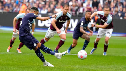 Manchester City and West Ham United players
