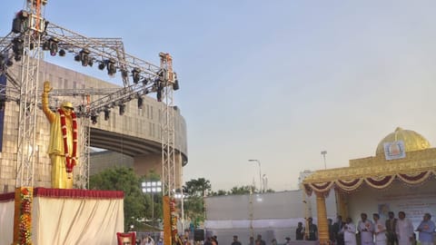 Former CM Karunanidhi's 16-feet high bronze statue in Omandurar Estate