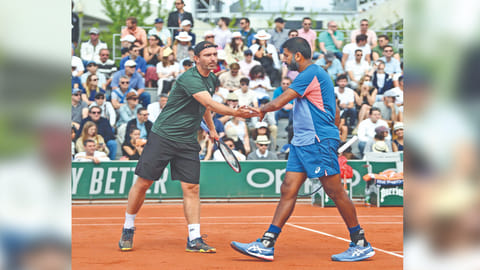 Rohan Bopanna and Matwe Middelkoop during semi-final contest