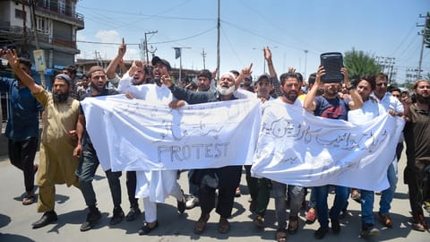 Protests in Srinagar over remarks by BJP leaders against Prophet